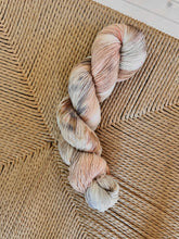 Load image into Gallery viewer, Knust Sparegris - "Mot Lys"