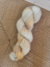 Load image into Gallery viewer, Pelskling - "White Highway"