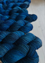Load image into Gallery viewer, Knust Sparegris - "Blue"