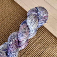 Load image into Gallery viewer, Silkefin - "Nanana"