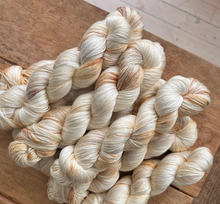 Load image into Gallery viewer, Silkefin - "Smak av honning"