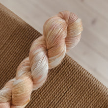 Load image into Gallery viewer, "Miss Skinny" - "Pocahontas" 031