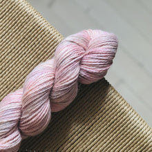 Load image into Gallery viewer, Skatten - "Bridget Jones"