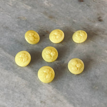 Load image into Gallery viewer, Vintage glassknapper #117