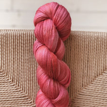 Load image into Gallery viewer, Miss Skinny - "Roses" 053