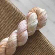 Load image into Gallery viewer, Miss Skinny - "Peaches" 044