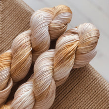 Load image into Gallery viewer, Luksusdyret - "Hvis verden" 002