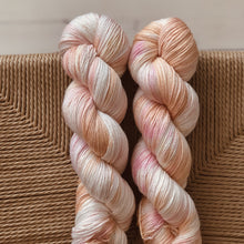 Load image into Gallery viewer, Luksusdyret - "It's okay if you forget me" 001