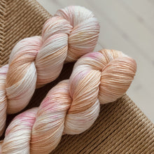 Load image into Gallery viewer, Luksusdyret - "It's okay if you forget me" 001