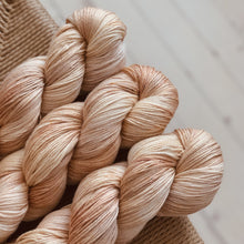 Load image into Gallery viewer, Luksusdyret - "Synder i sommersol" 005