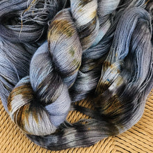 Load image into Gallery viewer, Miss Skinny - "Dark side of the moon" 056