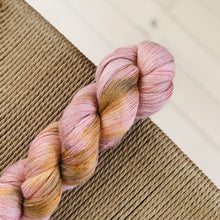 Load image into Gallery viewer, Miss Skinny - "Suzanne" 057