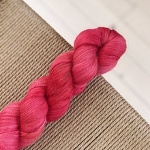 Load image into Gallery viewer, Miss Skinny - "Bed of roses" 059