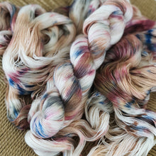 Load image into Gallery viewer, Miss Skinny - "A love story" 063