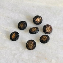 Load image into Gallery viewer, Vintage glassknapper #134