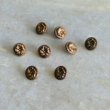 Load image into Gallery viewer, Vintage glassknapper #136