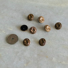 Load image into Gallery viewer, Vintage glassknapper #136