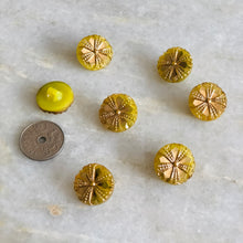 Load image into Gallery viewer, Vintage glassknapper #135