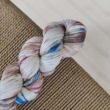 Load image into Gallery viewer, Luksusdyret - "Undercover" 010