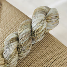 Load image into Gallery viewer, Luksusdyret - "Lonely" 014