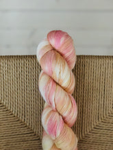 Load image into Gallery viewer, Miss Skinny - "OOAK - vakkert"