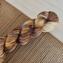 Load image into Gallery viewer, Knust Sparegris - &quot;/Golden&quot;
