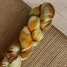 Load image into Gallery viewer, Miss Skinny - &quot;Fall for me&quot;
